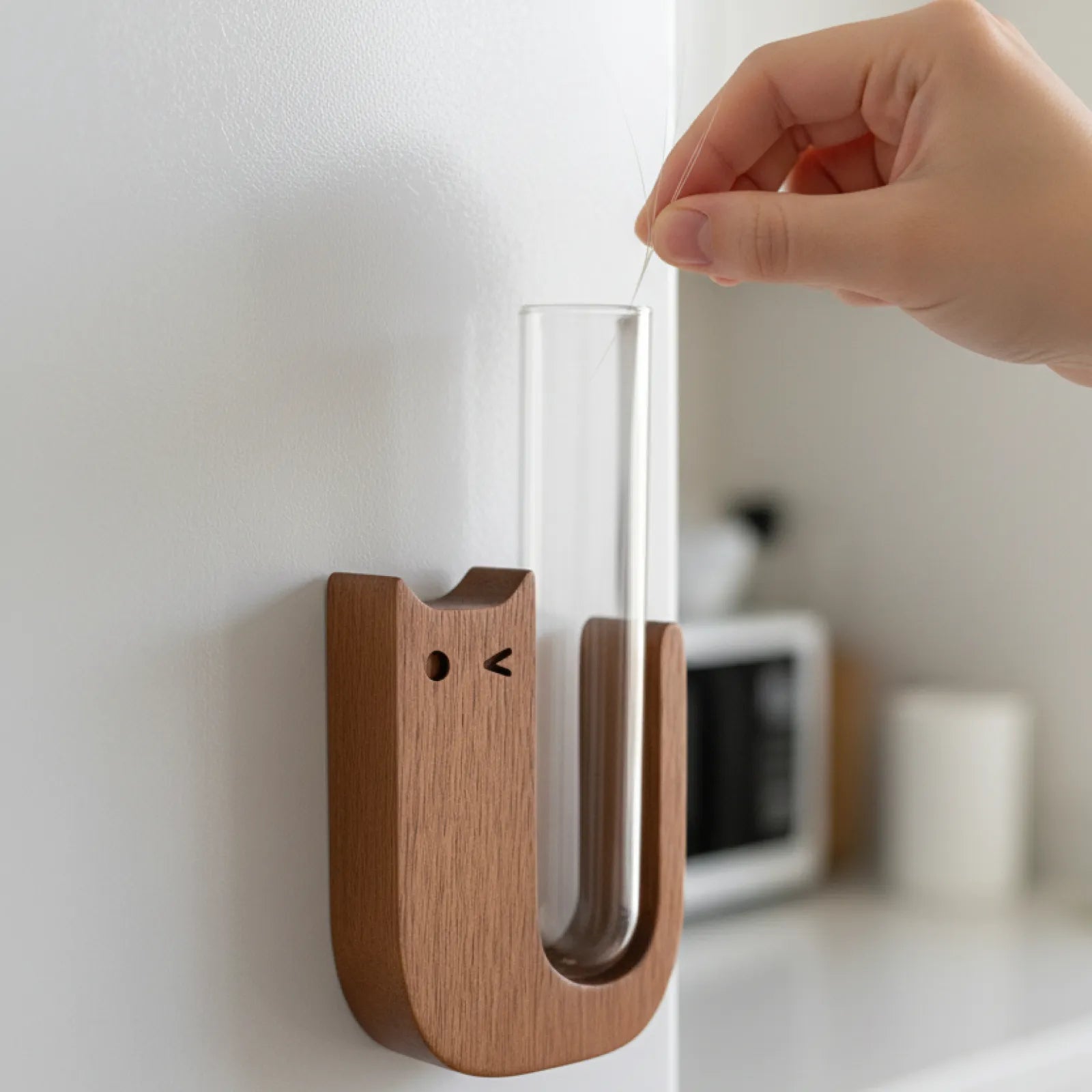 Wooden Cat Whisker Keepsake Holder with Glass Tube – Pet Whisker Storage Memorial & Magnetic Fridge Magnet Decoration