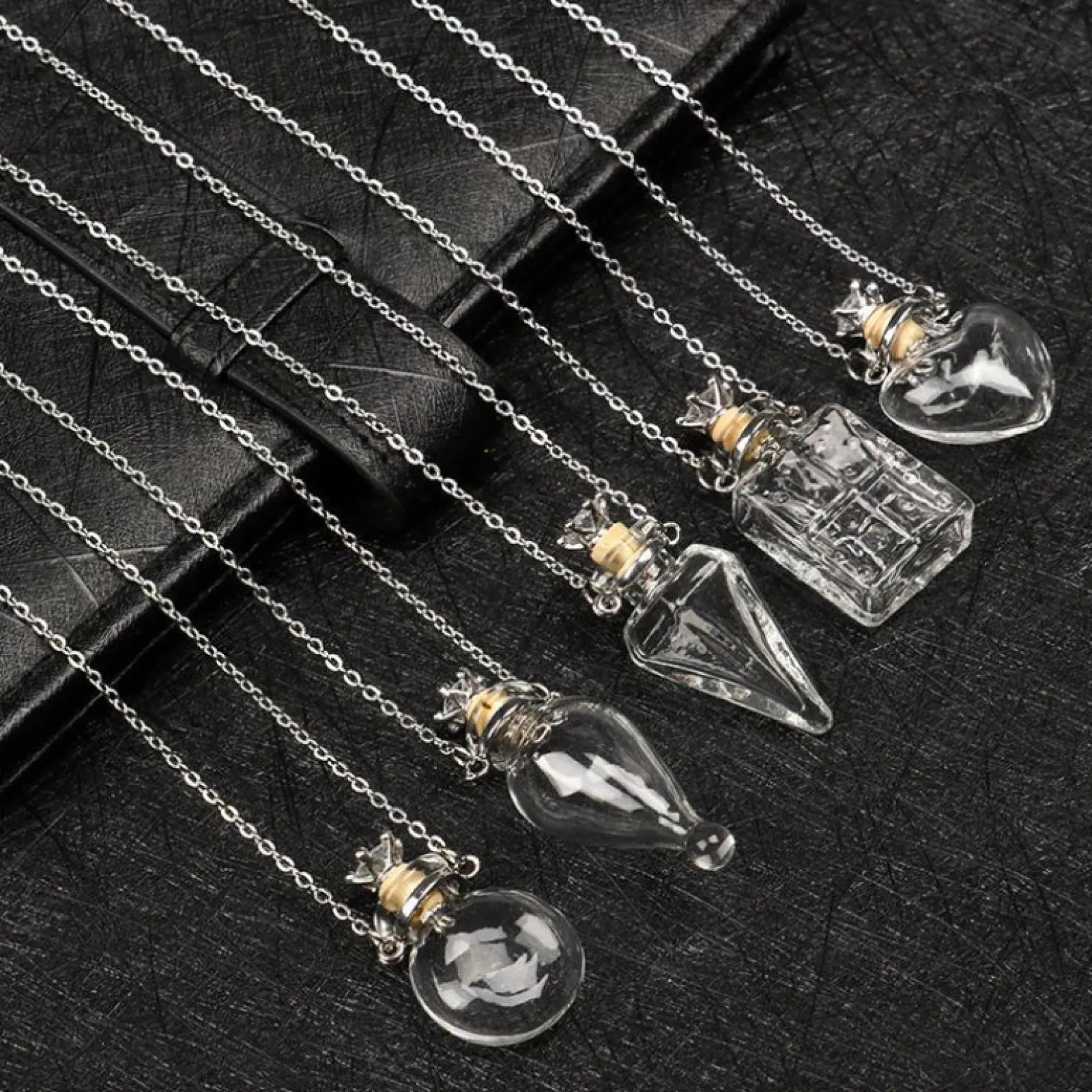 Heart-Shaped Glass Pet Hair Keepsake Necklace – Memorial Pendant Ashes Holder Jewelry for Cat & Dog Owners