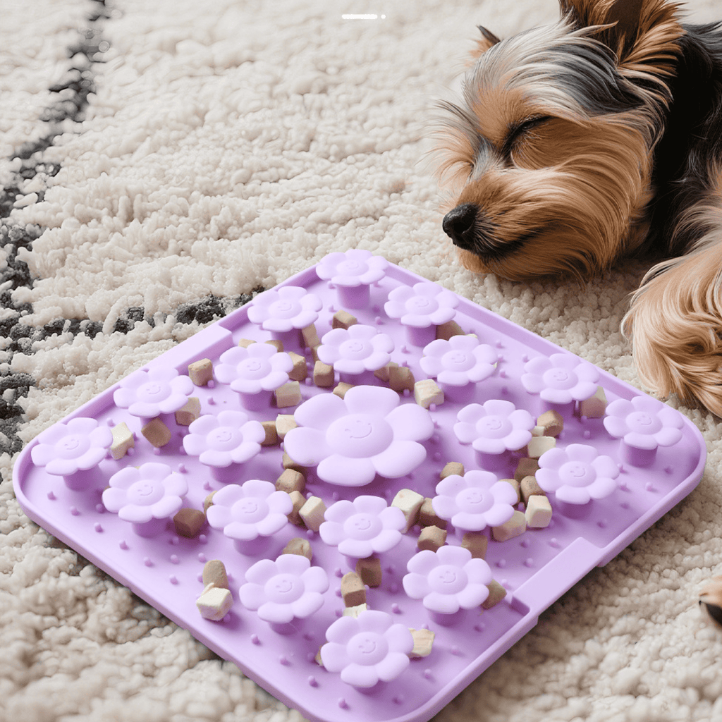 Flower-shaped silicone dog sniffing bowl