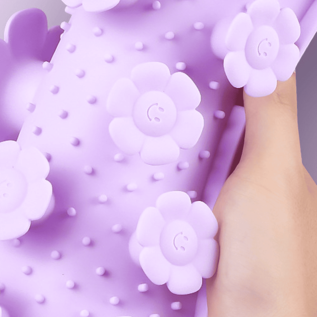 Flower-shaped silicone dog sniffing bowl