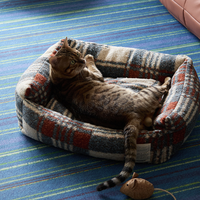 Thickened Warm Checkerboard Woolen Cat House Dog House Main Image